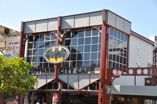 蝙蝠侠主题建筑外观