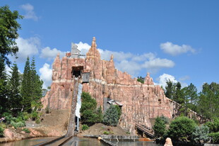 迪士尼乐园惊险矿山过山车