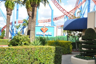 游乐园超人主题景观一角