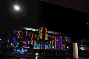 城市夜景灯光璀璨建筑