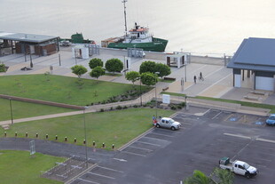 港口停车场及周边景致