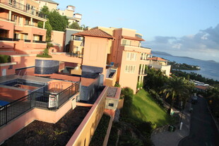 海滨错落有致的多彩建筑