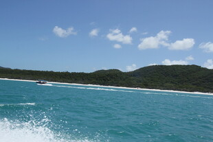 海上风光 碧波蓝天青山