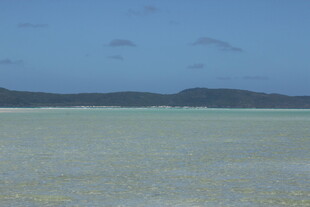 宁静海岛浅滩风光