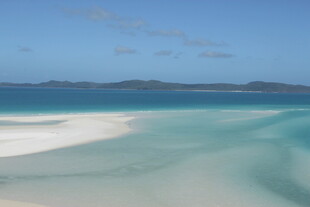 梦幻蓝白相间的美丽海滩