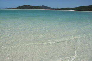 纯净美丽的海滩风光