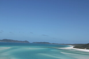 美丽海岛蓝白相间海景