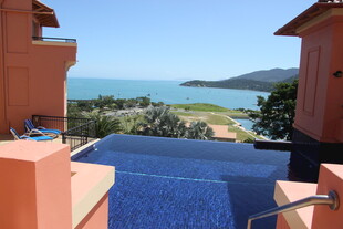 海景别墅泳池迷人风光