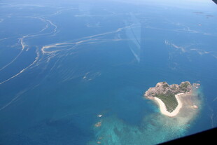 俯瞰海上岛屿景观