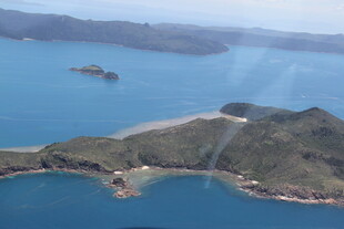 俯瞰美丽海岛景观
