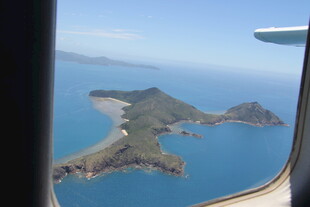 空中俯瞰海岛美景