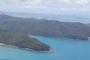美丽海岛蓝色海域景观
