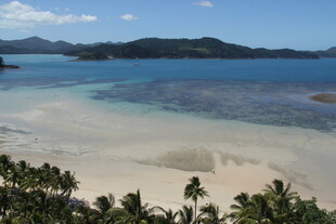 美丽海岛沙滩风光