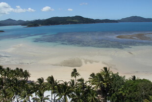 美丽海岛沙滩风光