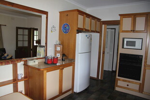 现代风格木质厨房空间