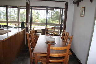 温馨木质餐厅室内场景