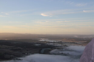 雪后山间日出美景