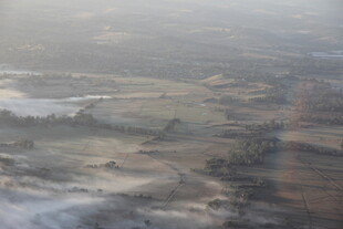 高空俯瞰朦胧大地景观