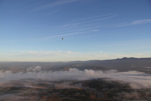 云海之上的壮丽天空景观