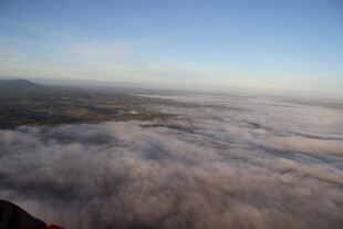 高空俯瞰云海壮丽景观