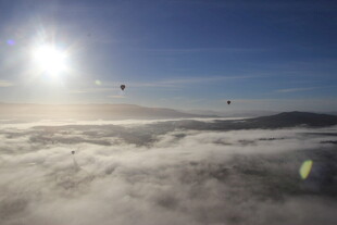云海之上的壮丽日出景观