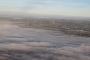 高空俯瞰云海壮丽景观