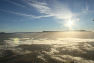 云海之上的壮丽日出景观