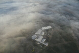 云海中的建筑景观