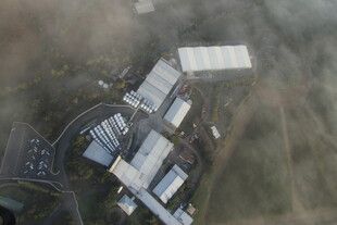 俯瞰现代化建筑群