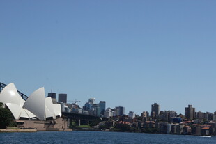 悉尼歌剧院与城市天际线