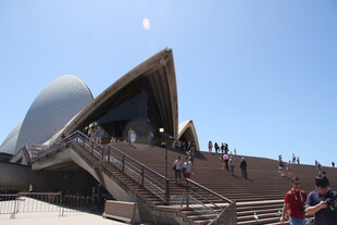 悉尼歌剧院外观及游客