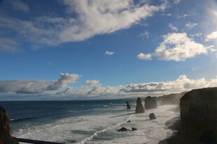 海岸美景 白云下的壮阔海景