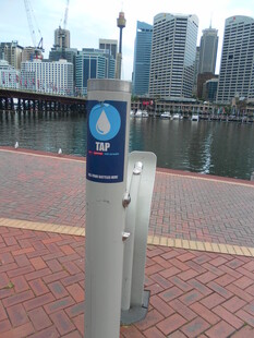 悉尼港口旁的标识设施