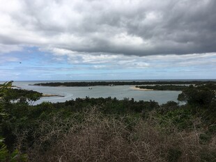 俯瞰湖光山色的自然美景