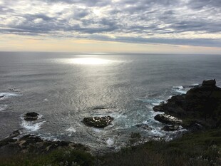海边壮丽日出与礁石景观
