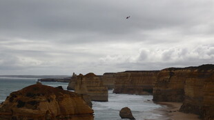 海岸边的壮丽岩石景观