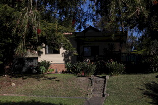 绿荫环绕的温馨独栋小屋