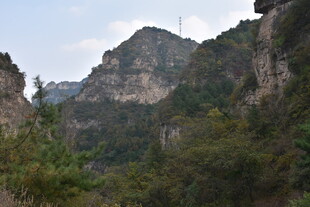壮丽山间景色 植被繁茂