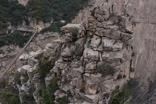 险峻奇特的悬崖岩石景观