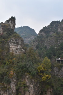 山间奇峰景色秀丽