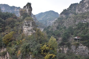 奇峰林立的壮美山景