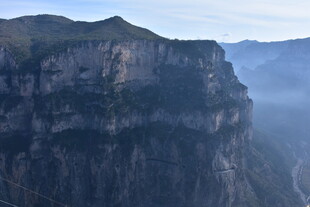 壮丽险峻的悬崖景观