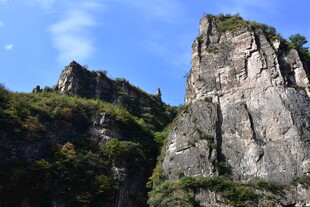 巍峨山峰 尽显自然之壮美