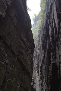 峡谷峭壁景观