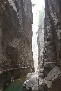 峡谷栈道风光