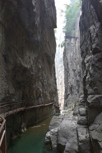 峡谷栈道风光