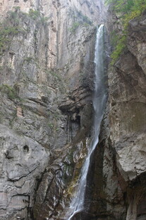 山间飞瀑 自然壮丽景观