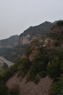 山间景色 山峦植被相映