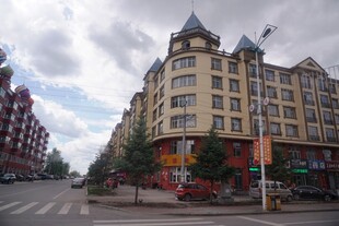 欧式风格街边多层建筑