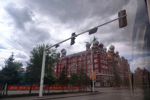 城市街景中的复古建筑